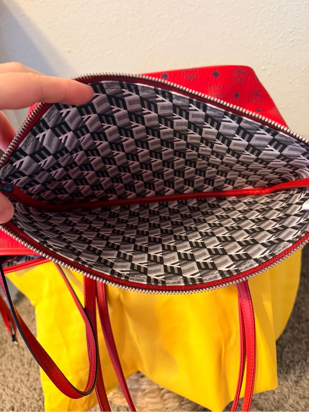 MCM Medium Liz Reversible Tote - Picture 10 of 11